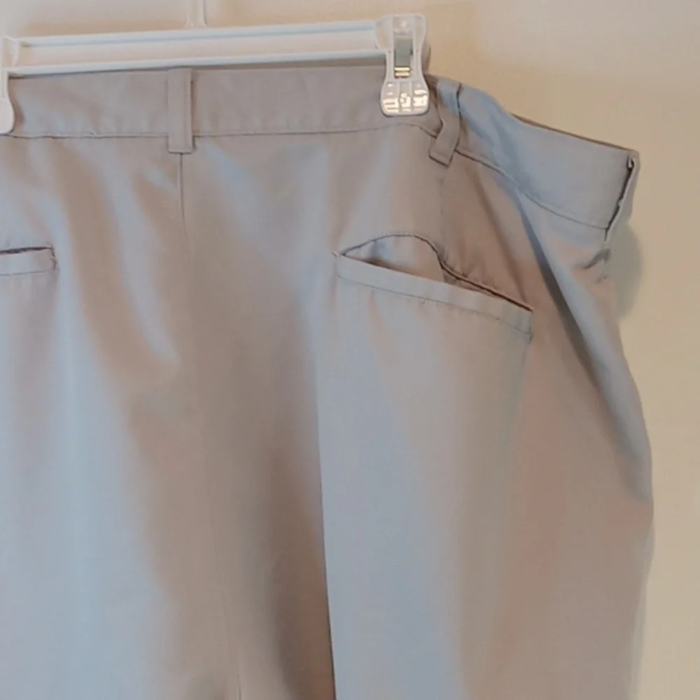 PGA Tour Golf Shorts Boat Casual Khaki Shorts Men's Sz 40 Side Pockets EUC NICE!